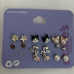 I love cats earrings cat figure stud pierced earrings Paw Print heart Claire’s